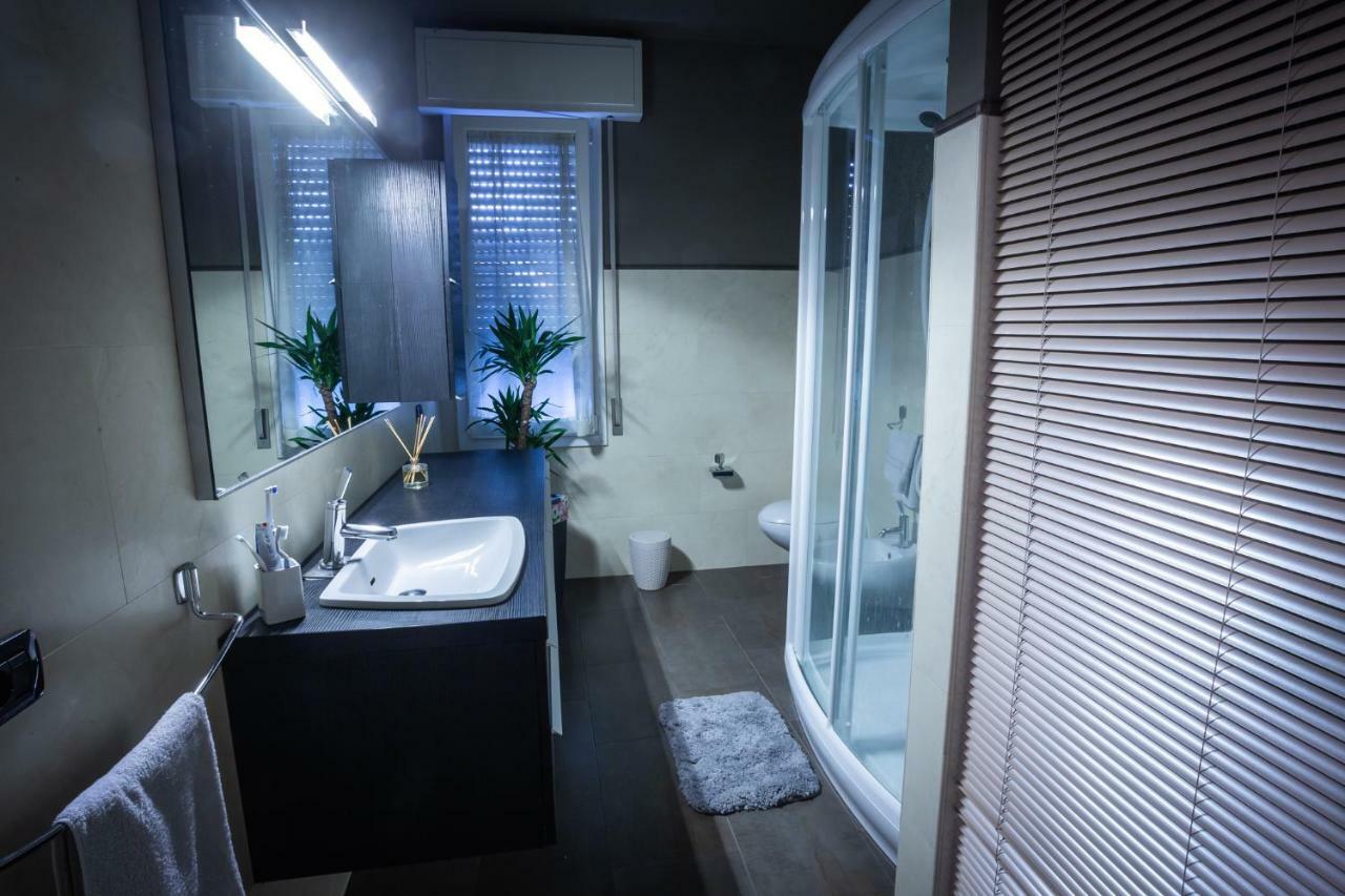 Apartament Cinematic Modern Flat, 100 Mt Da Ospedale Rawenna Zewnętrze zdjęcie