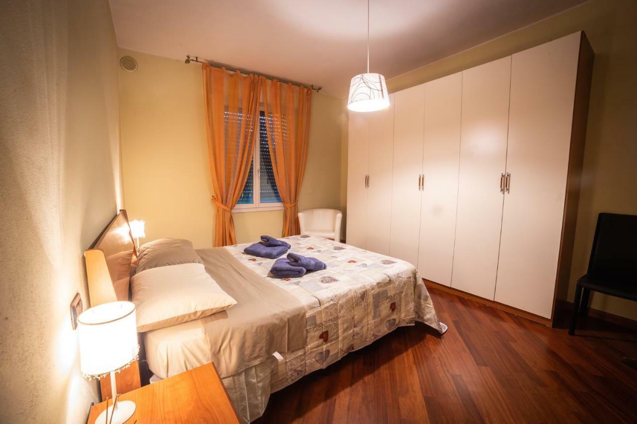 Apartament Cinematic Modern Flat, 100 Mt Da Ospedale Rawenna Zewnętrze zdjęcie